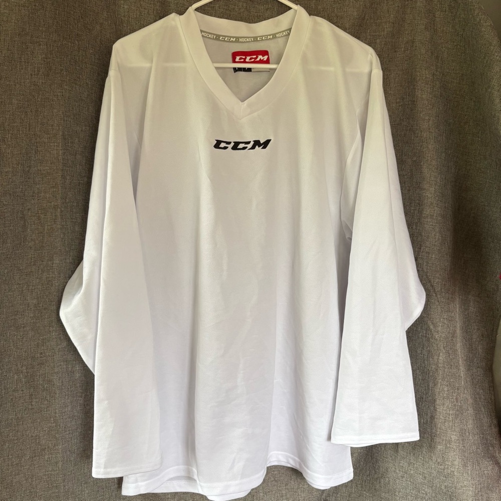 CCM Men's Small White Hockey Practice Jersey